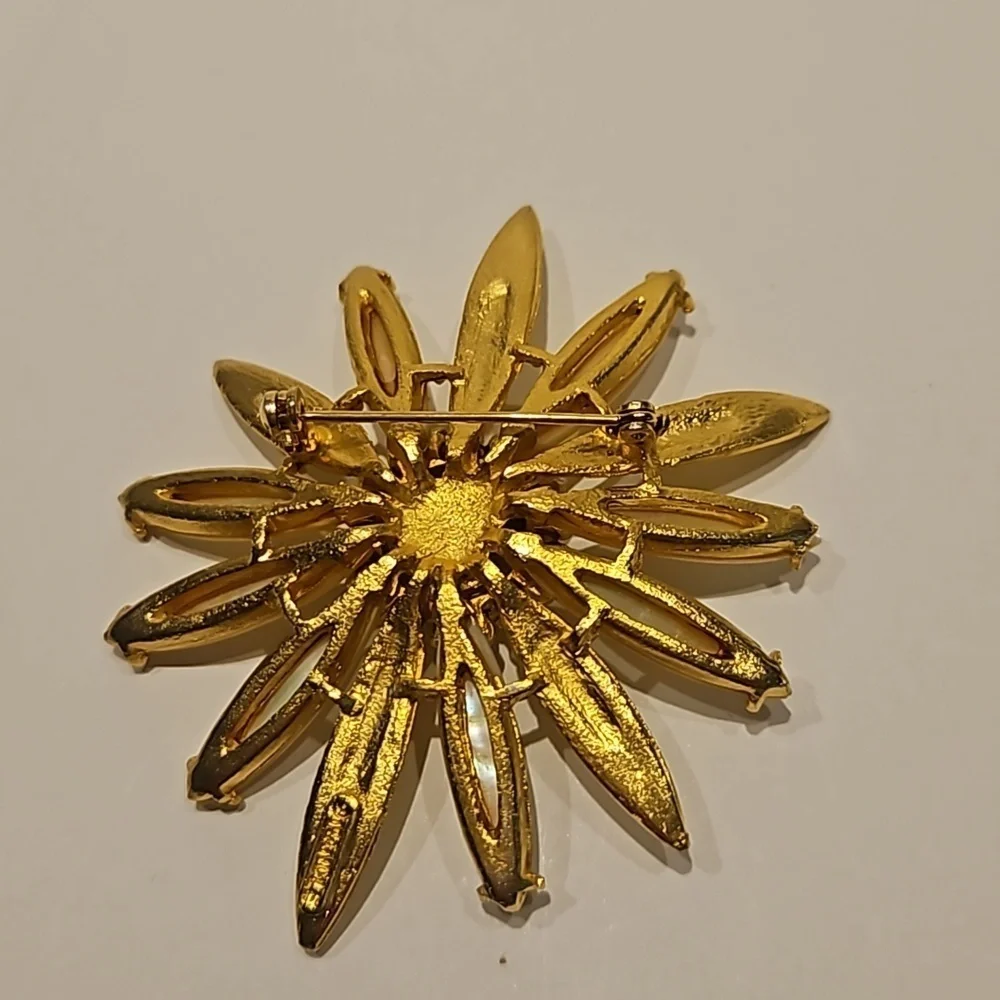 MANDLE Sunflower w/ Mother of Pearl & Faux Pearls on Goldtone Brooch